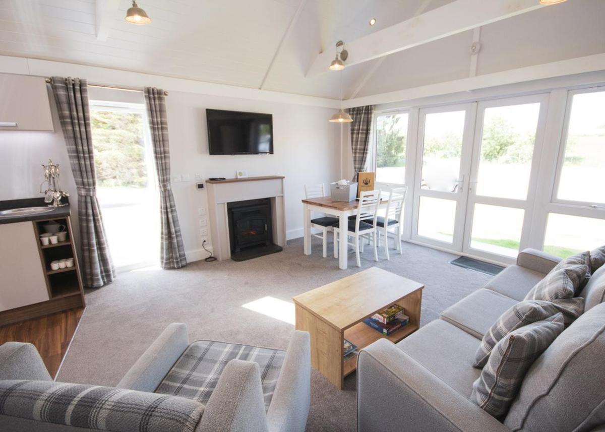 Westlands Country Park Hotel Annan Bagian luar foto