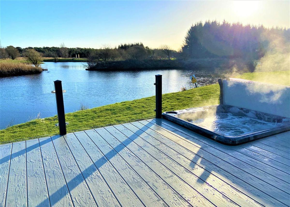 Westlands Country Park Hotel Annan Bagian luar foto