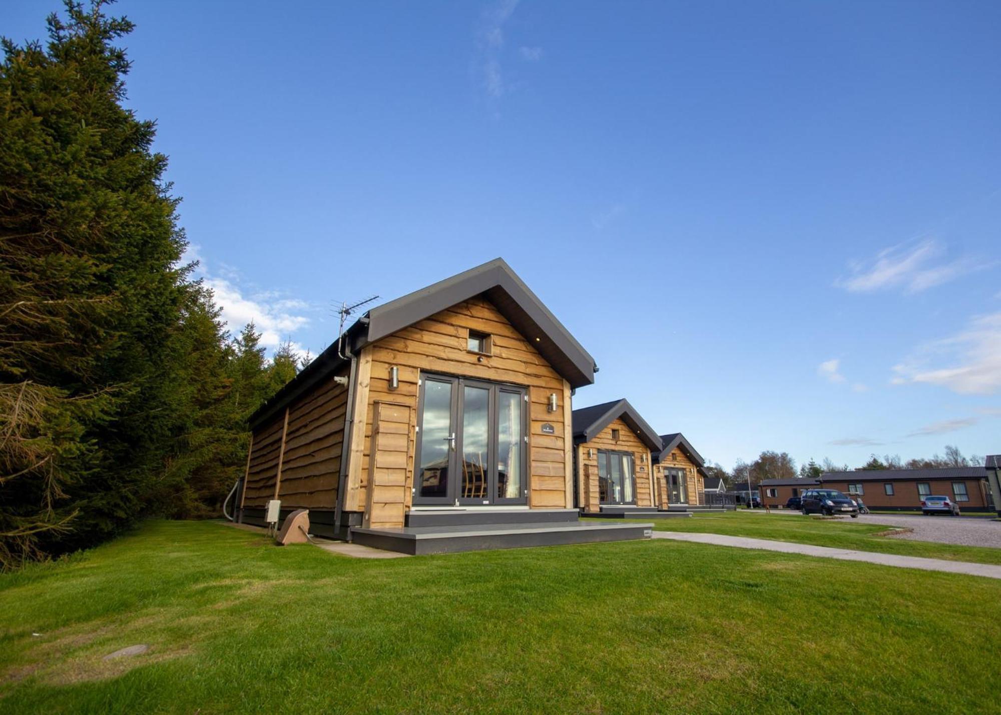 Westlands Country Park Hotel Annan Bagian luar foto