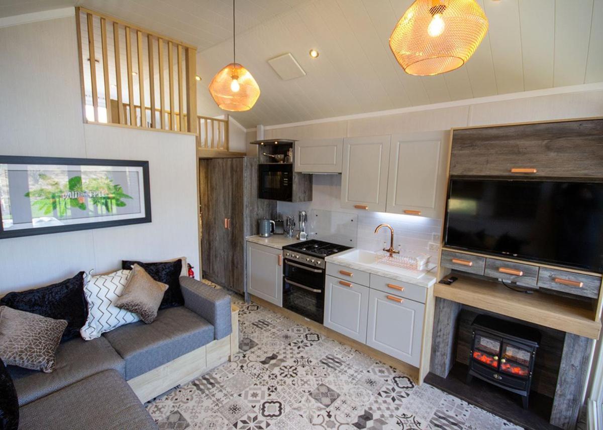 Westlands Country Park Hotel Annan Bagian luar foto