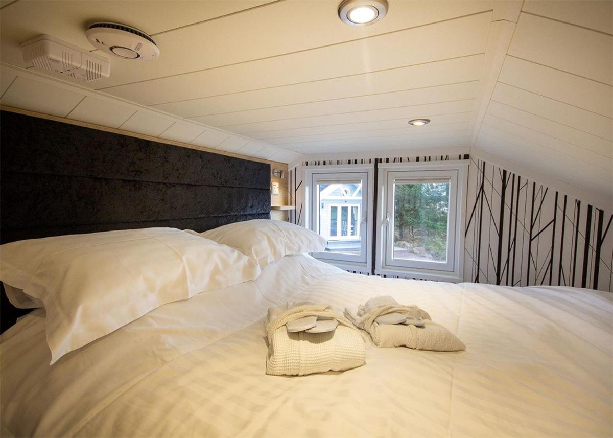 Westlands Country Park Hotel Annan Bagian luar foto