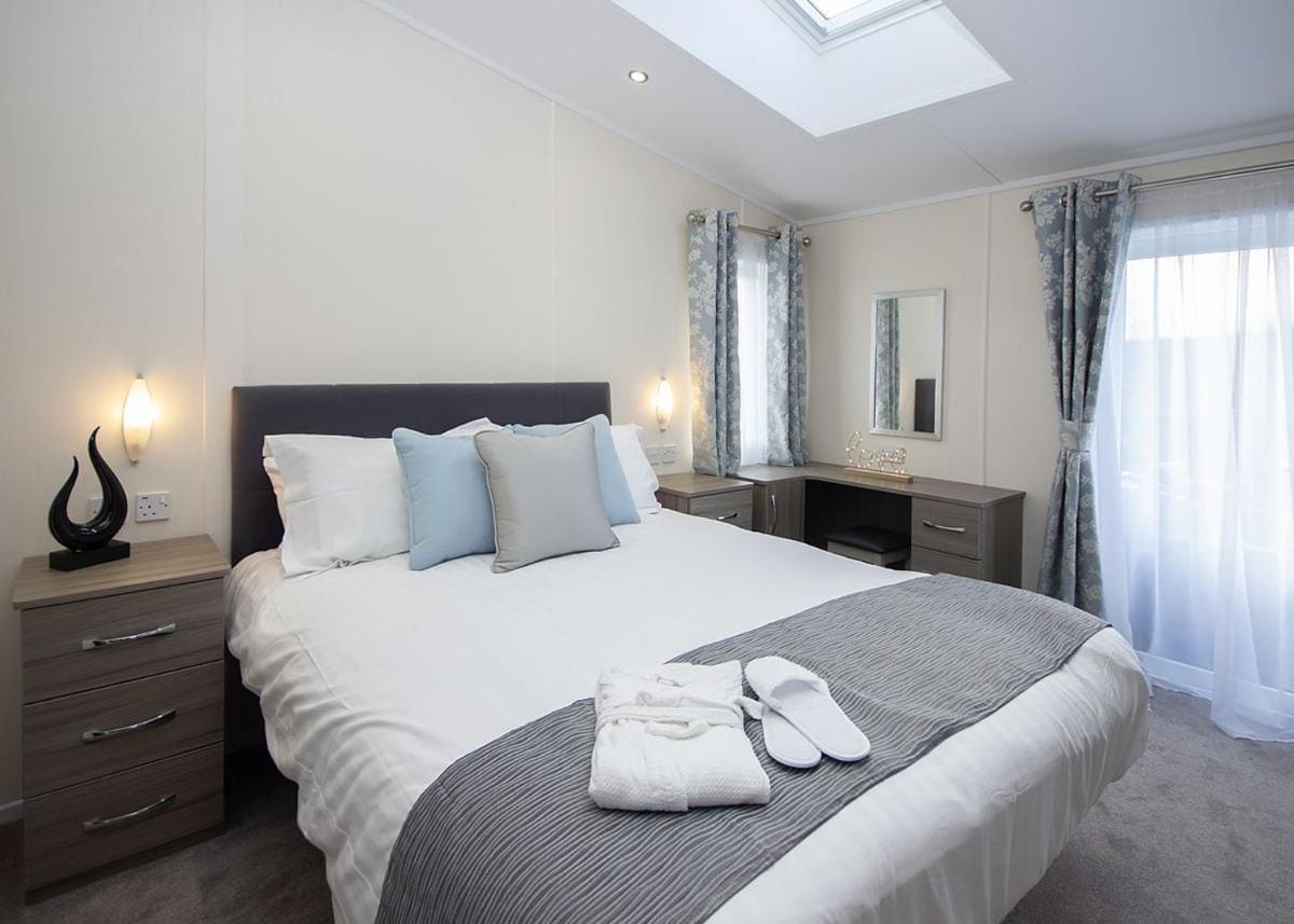 Westlands Country Park Hotel Annan Bagian luar foto