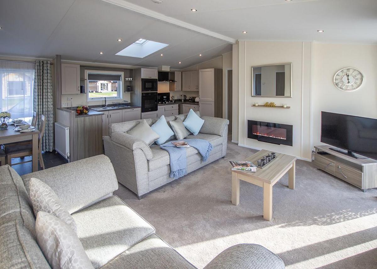 Westlands Country Park Hotel Annan Bagian luar foto