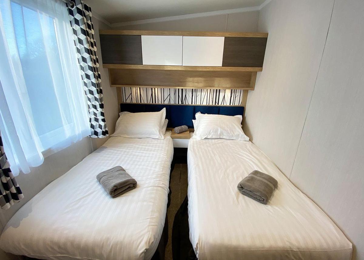 Westlands Country Park Hotel Annan Bagian luar foto