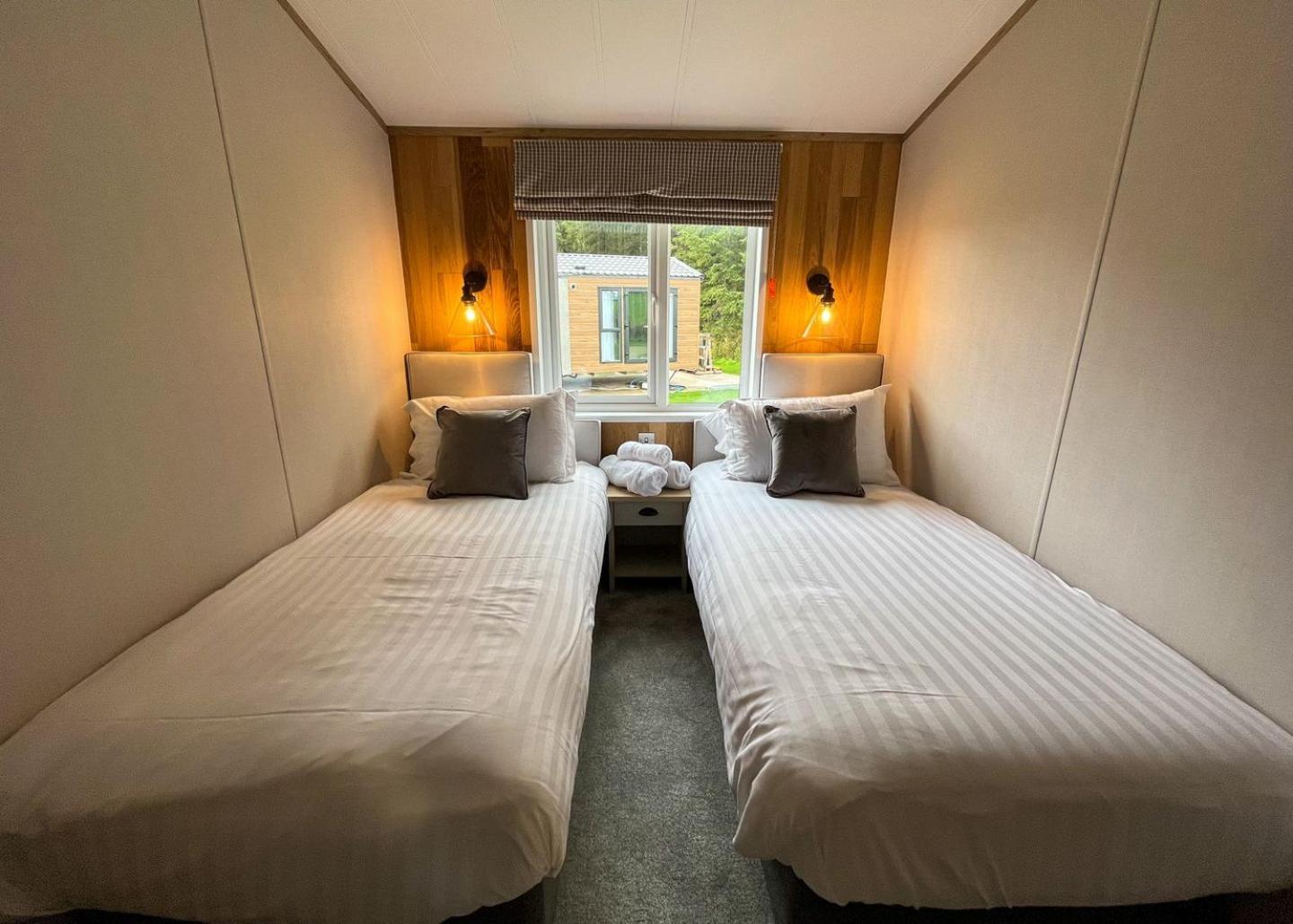Westlands Country Park Hotel Annan Bagian luar foto
