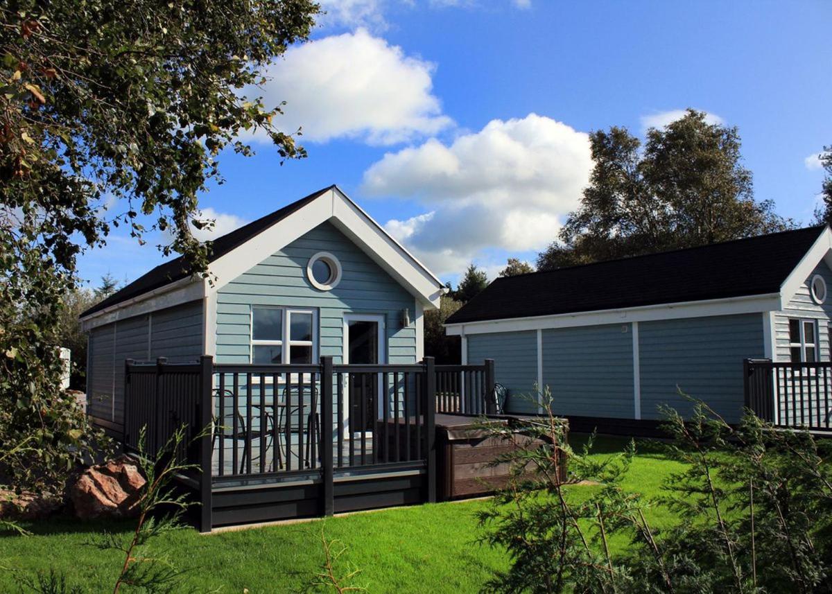 Westlands Country Park Hotel Annan Bagian luar foto