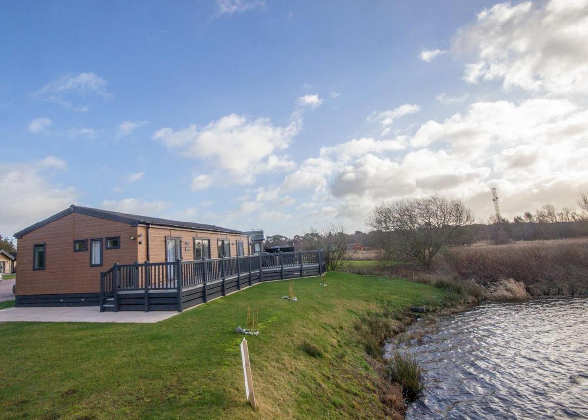 Westlands Country Park Hotel Annan Bagian luar foto