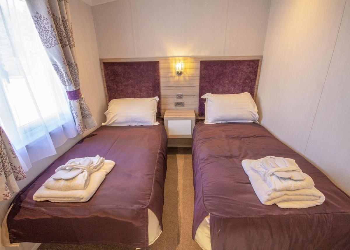 Westlands Country Park Hotel Annan Bagian luar foto