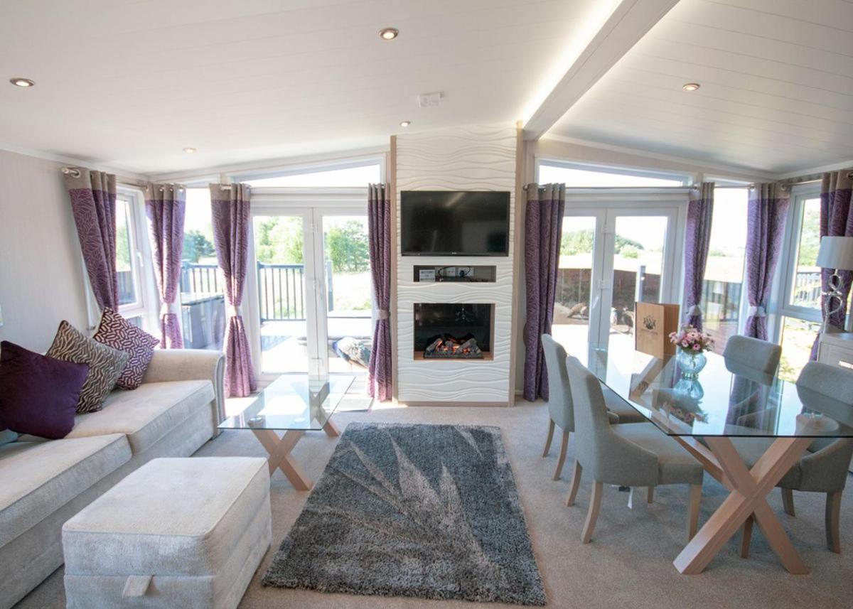 Westlands Country Park Hotel Annan Bagian luar foto