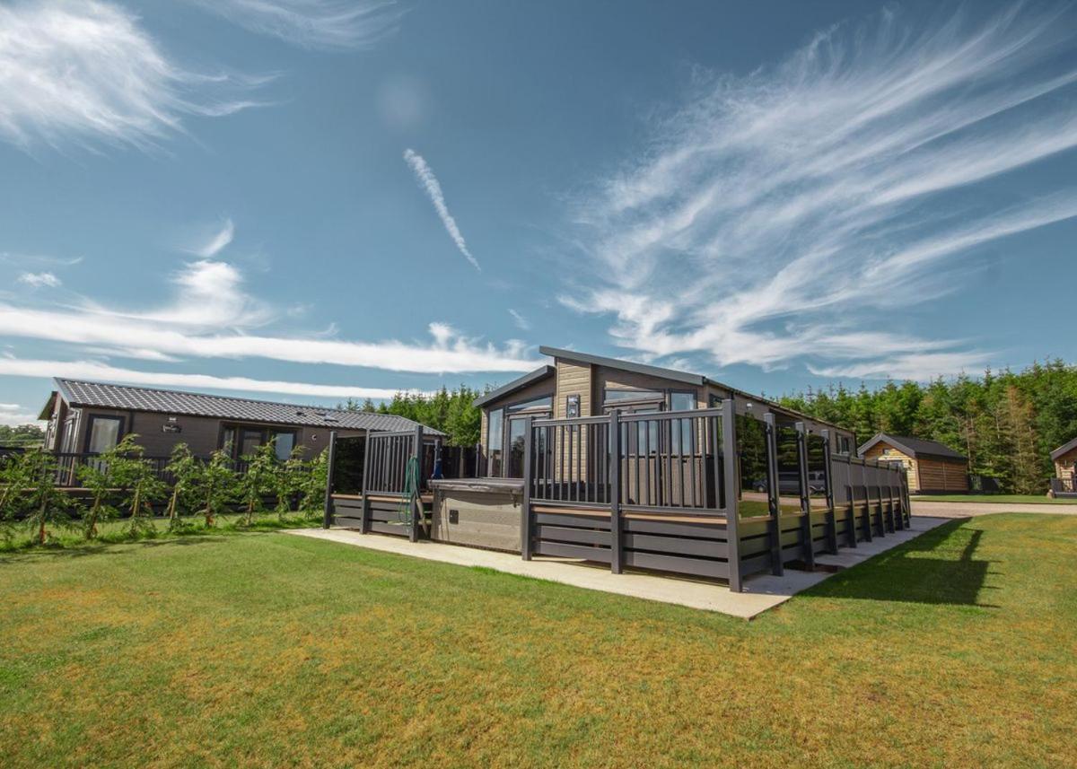 Westlands Country Park Hotel Annan Bagian luar foto